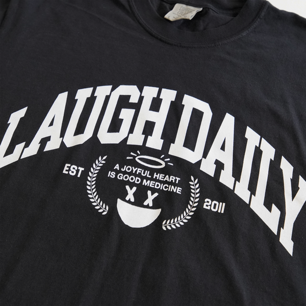 LAUGH DAILY - VARSITY - T-SHIRT